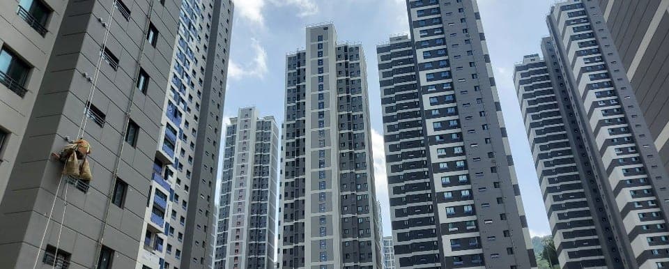 고층 아파트 외벽 점검